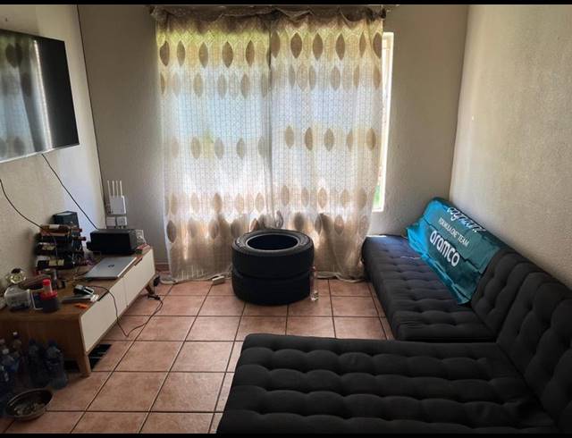 2 BEDROOM PROPERTY TO RENT IN KANNONIERS PARK
